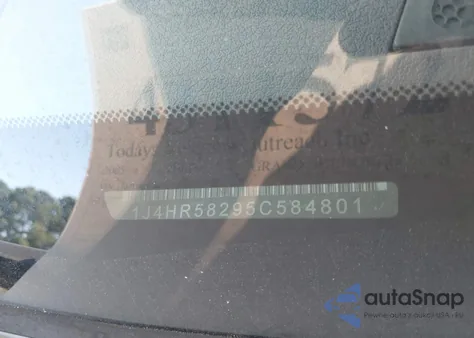 2005 Jeep Grand Cherokee Limited from USA, damaged, VIN 1J4HR58295C584801